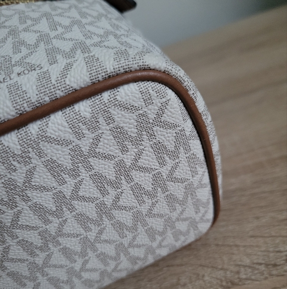 Michael Kors Kenly Medium Signature Backpack - Picture 7 of 11